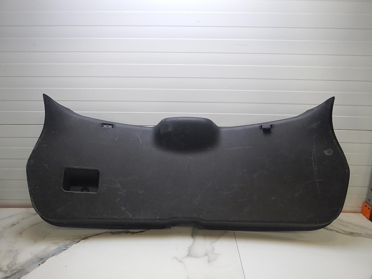 Обшивка двери багажника