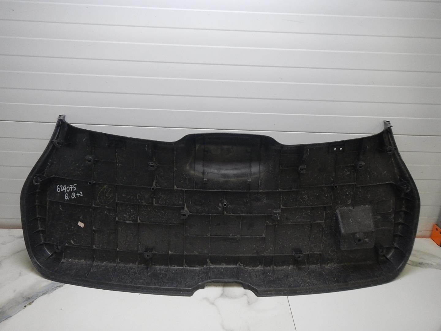 Обшивка двери багажника