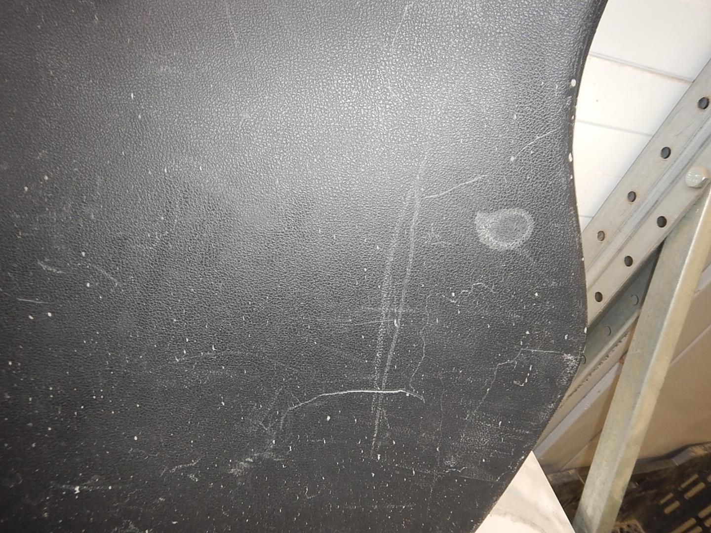 Обшивка двери багажника