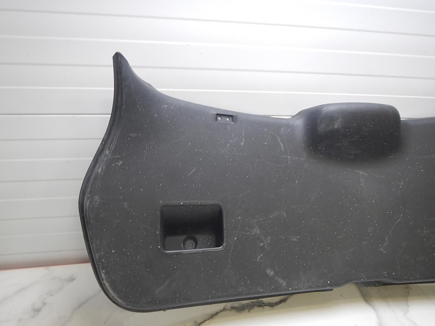 Обшивка двери багажника