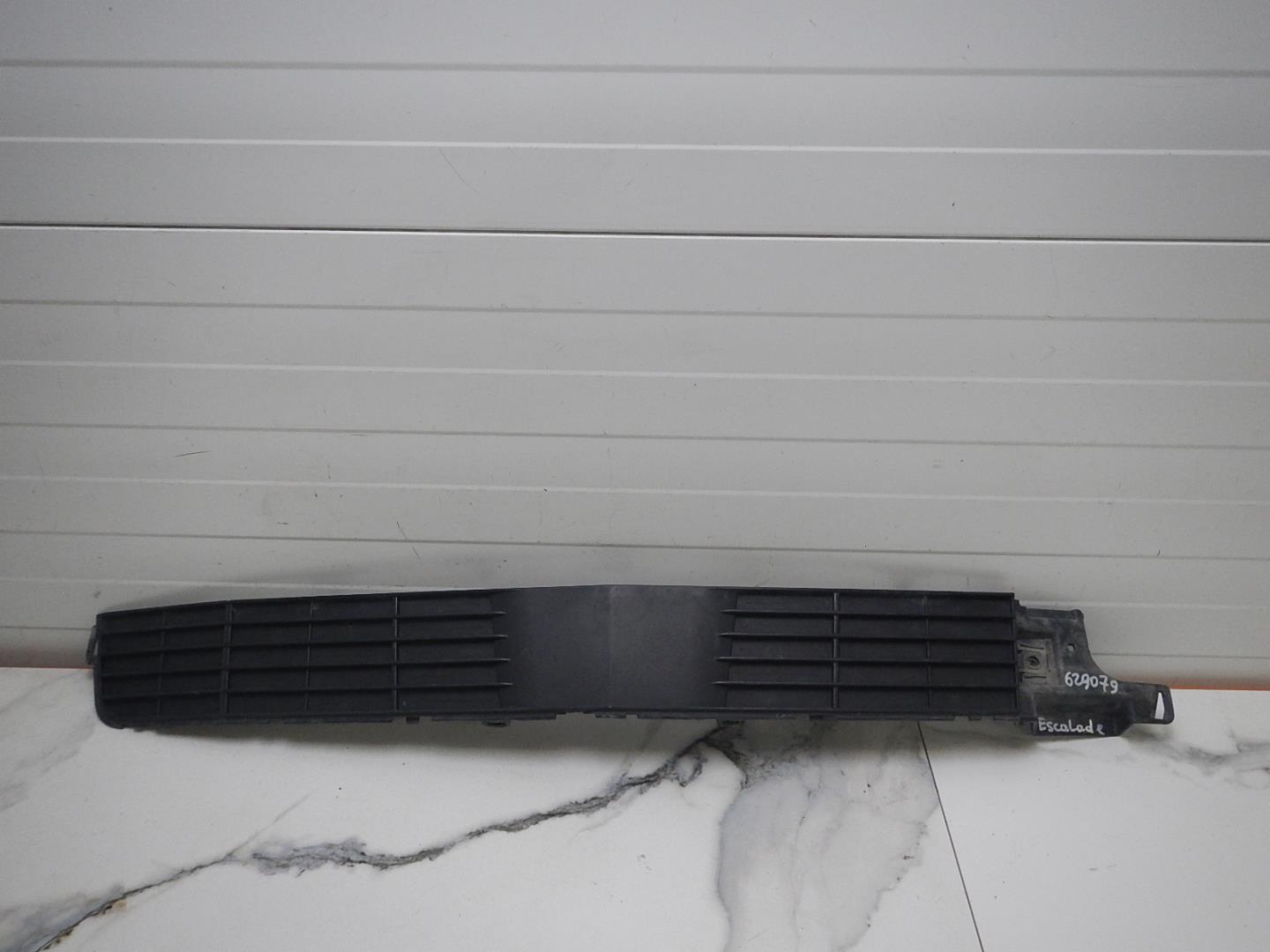 Решетка в бампер центральная