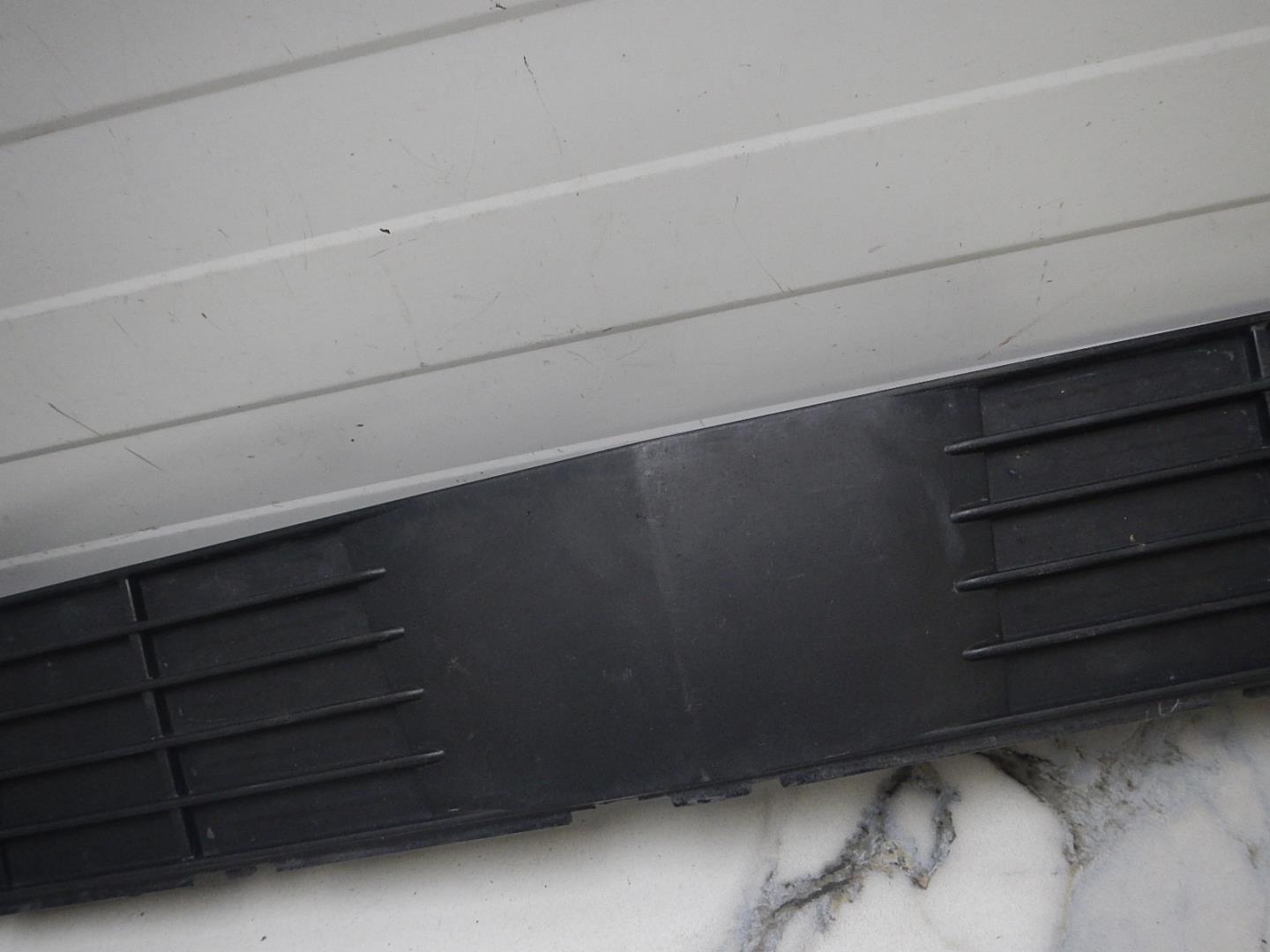 Решетка в бампер центральная