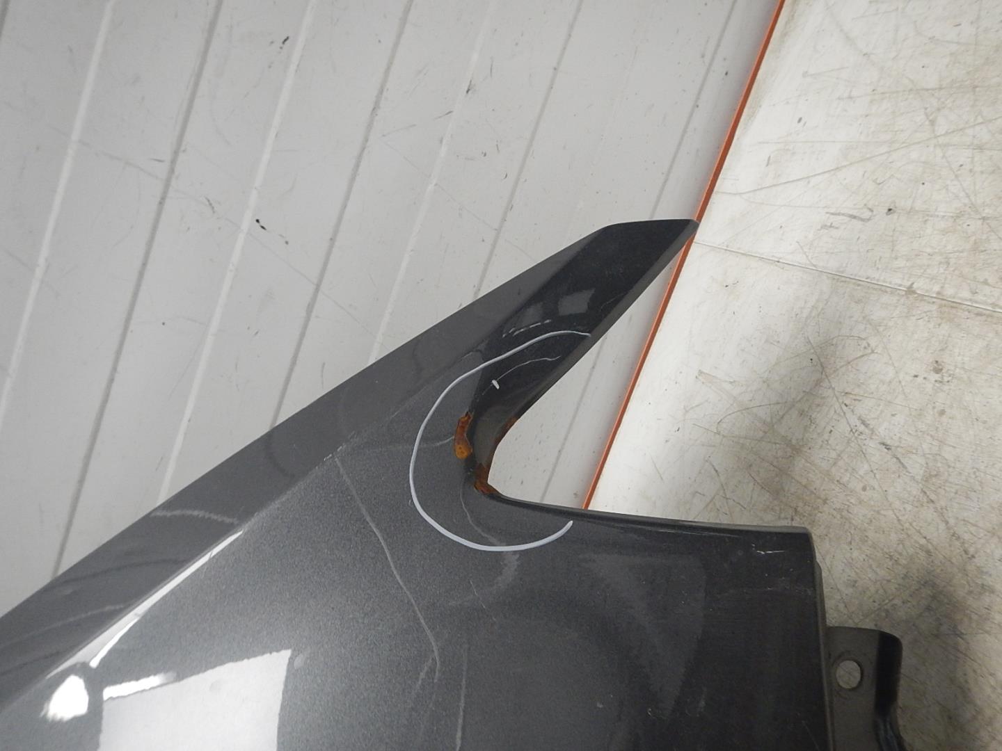 Крыло переднее правое