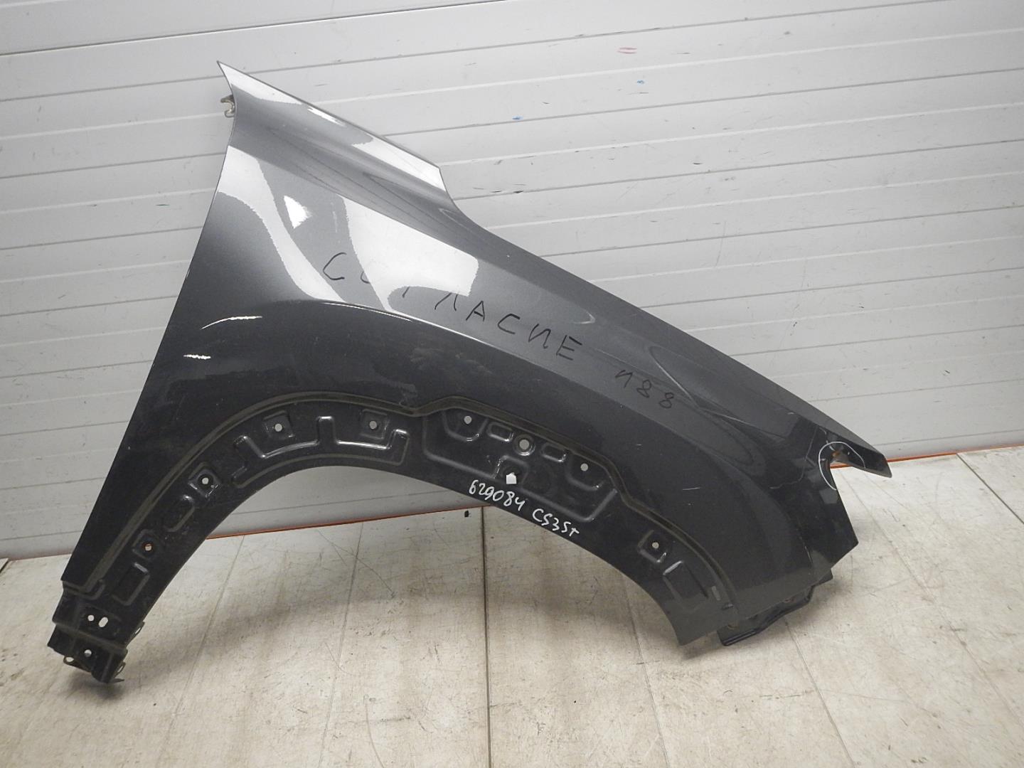 Крыло переднее правое