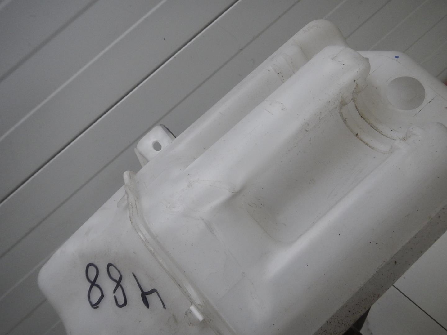 Бачок омывателя лобового стекла