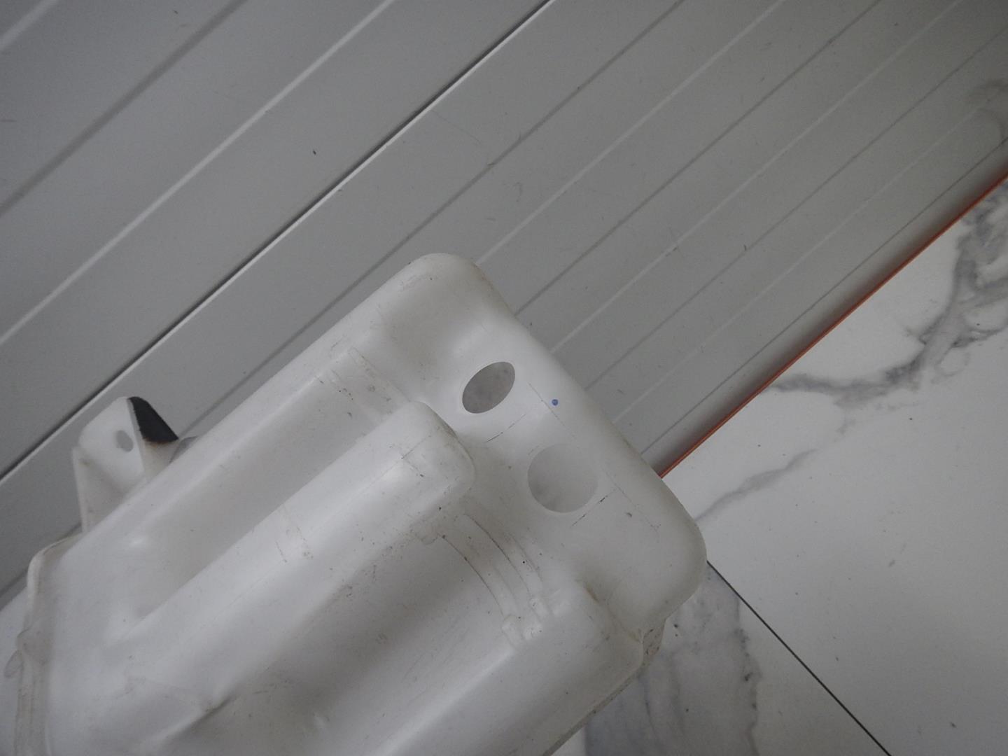 Бачок омывателя лобового стекла