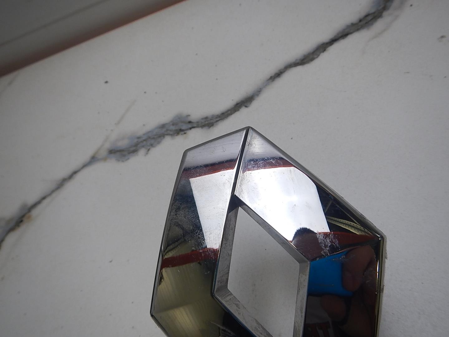 Эмблема на крышку багажника