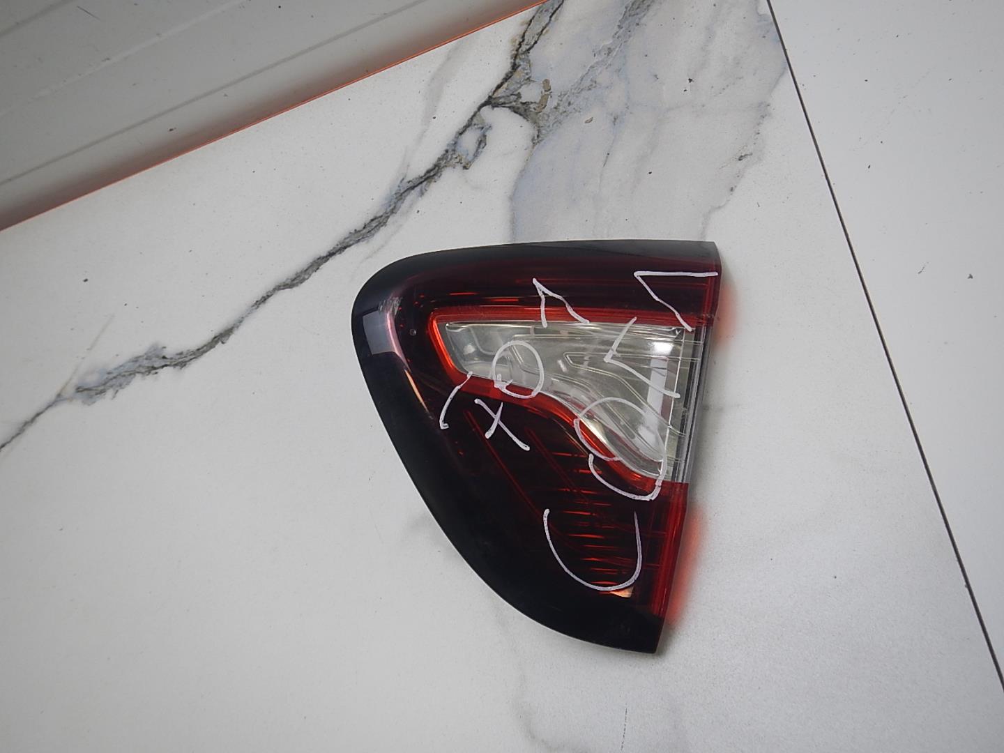 Фонарь задний внутренний правый