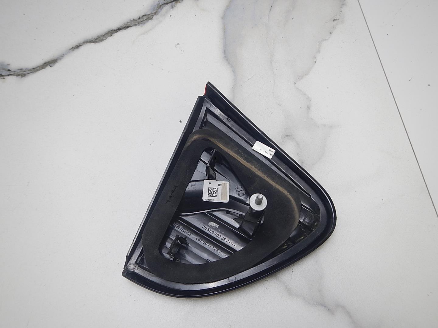 Фонарь задний внутренний правый