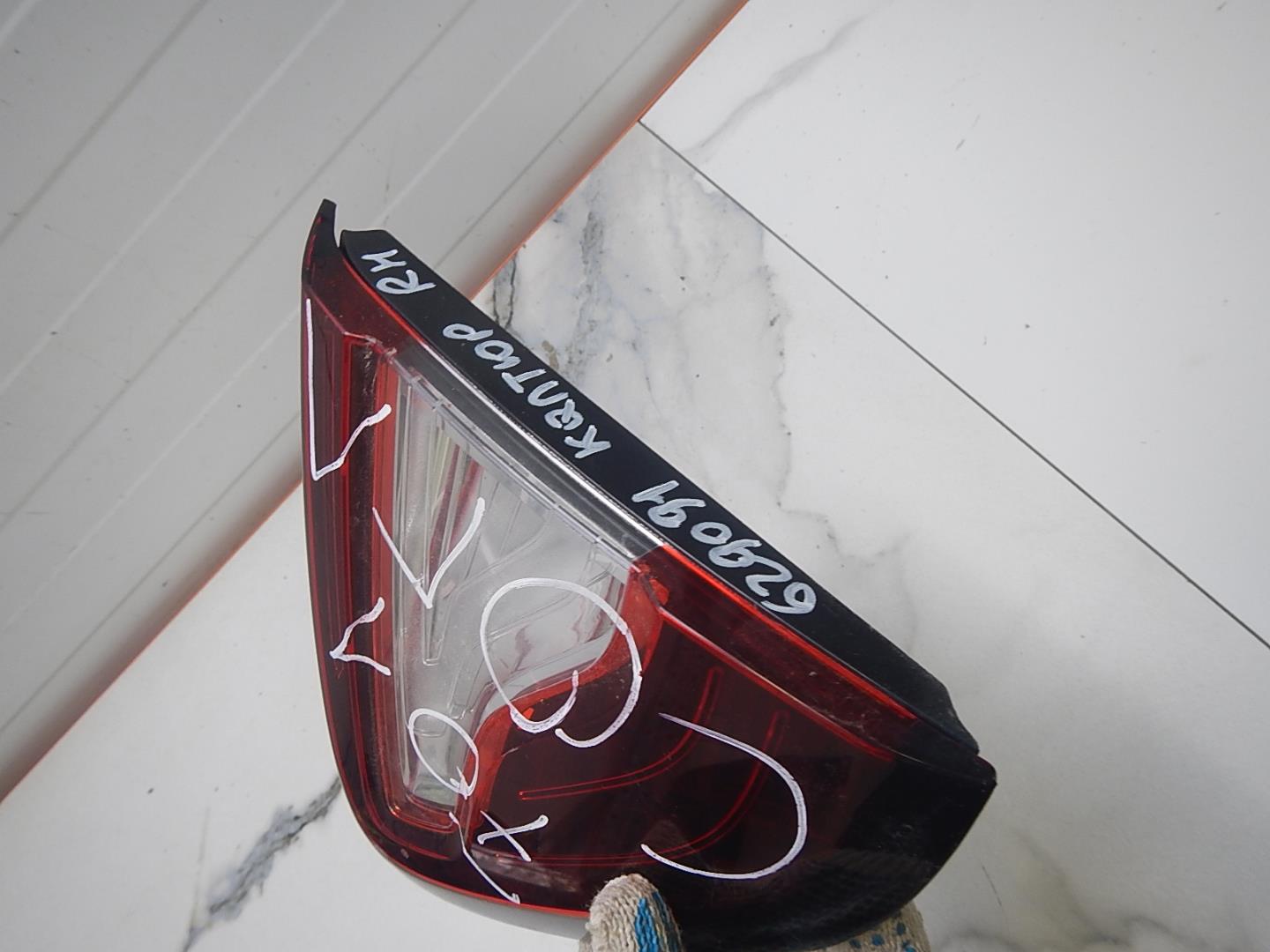 Фонарь задний внутренний правый