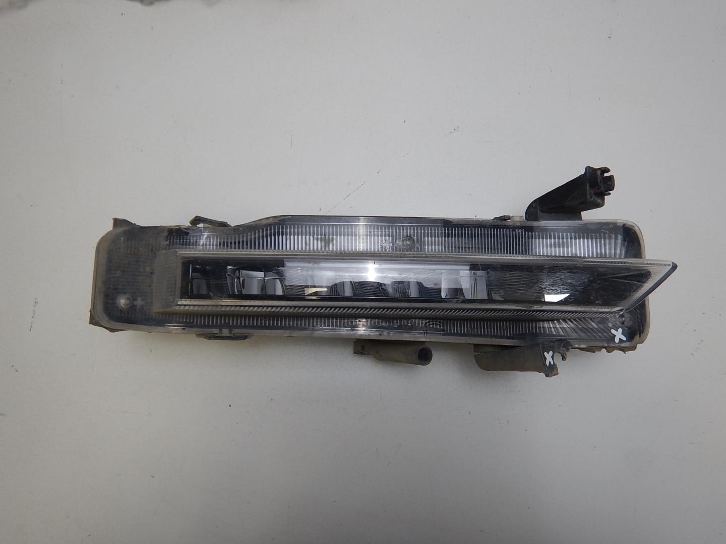 Фара противотуманная правая