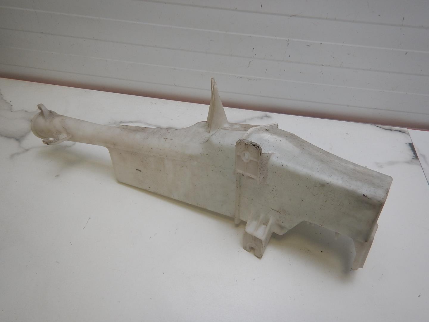 Бачок омывателя лобового стекла