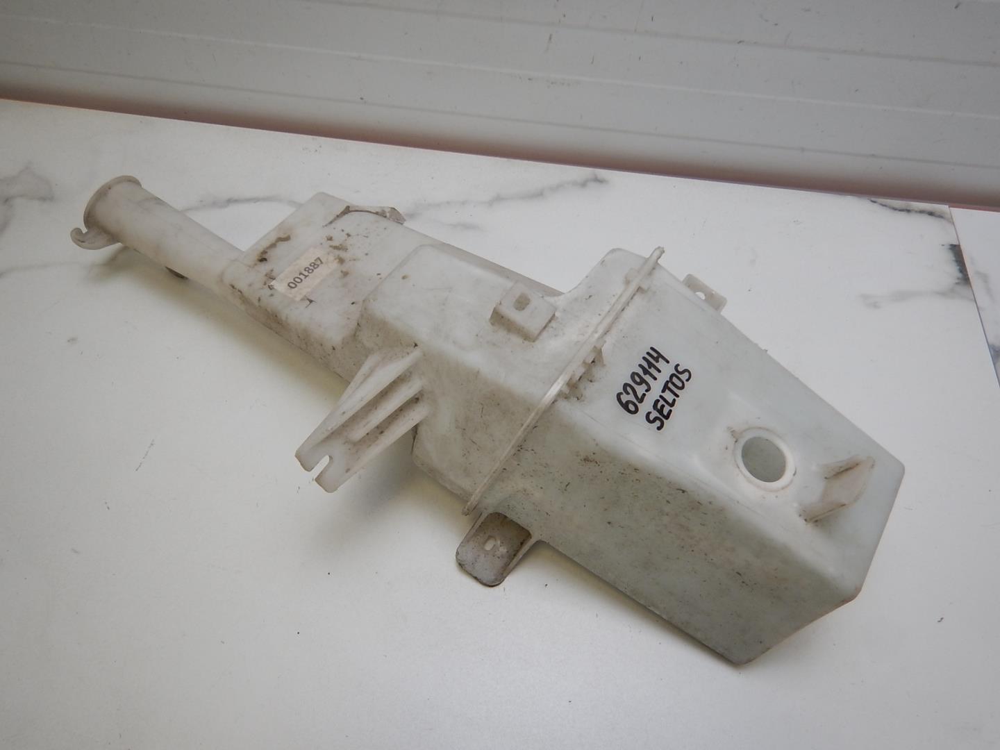 Бачок омывателя лобового стекла