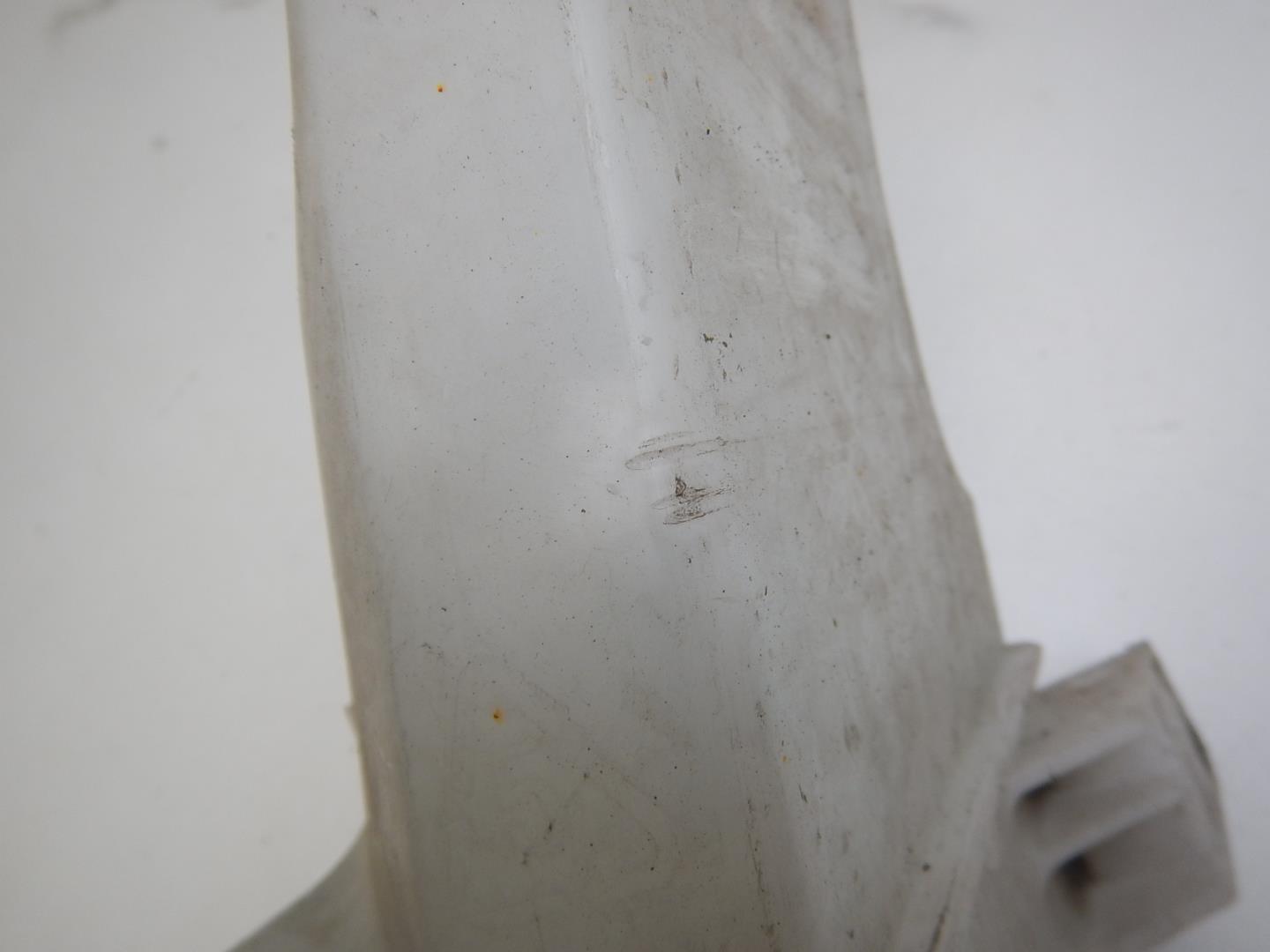 Бачок омывателя лобового стекла