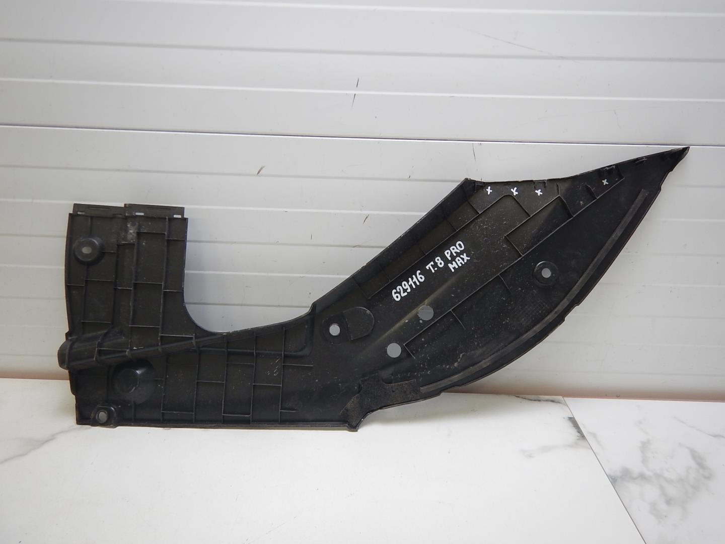 Кожух замка капота