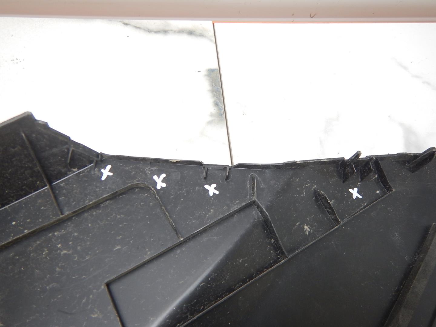 Кожух замка капота