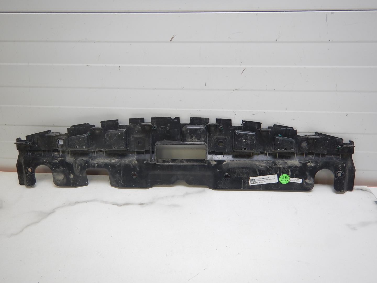 Кожух замка капота