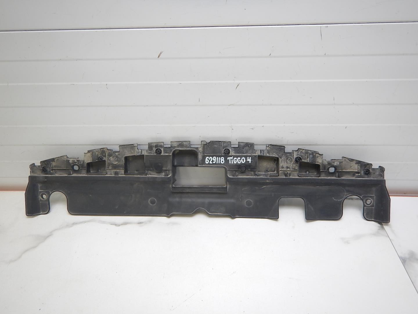 Кожух замка капота