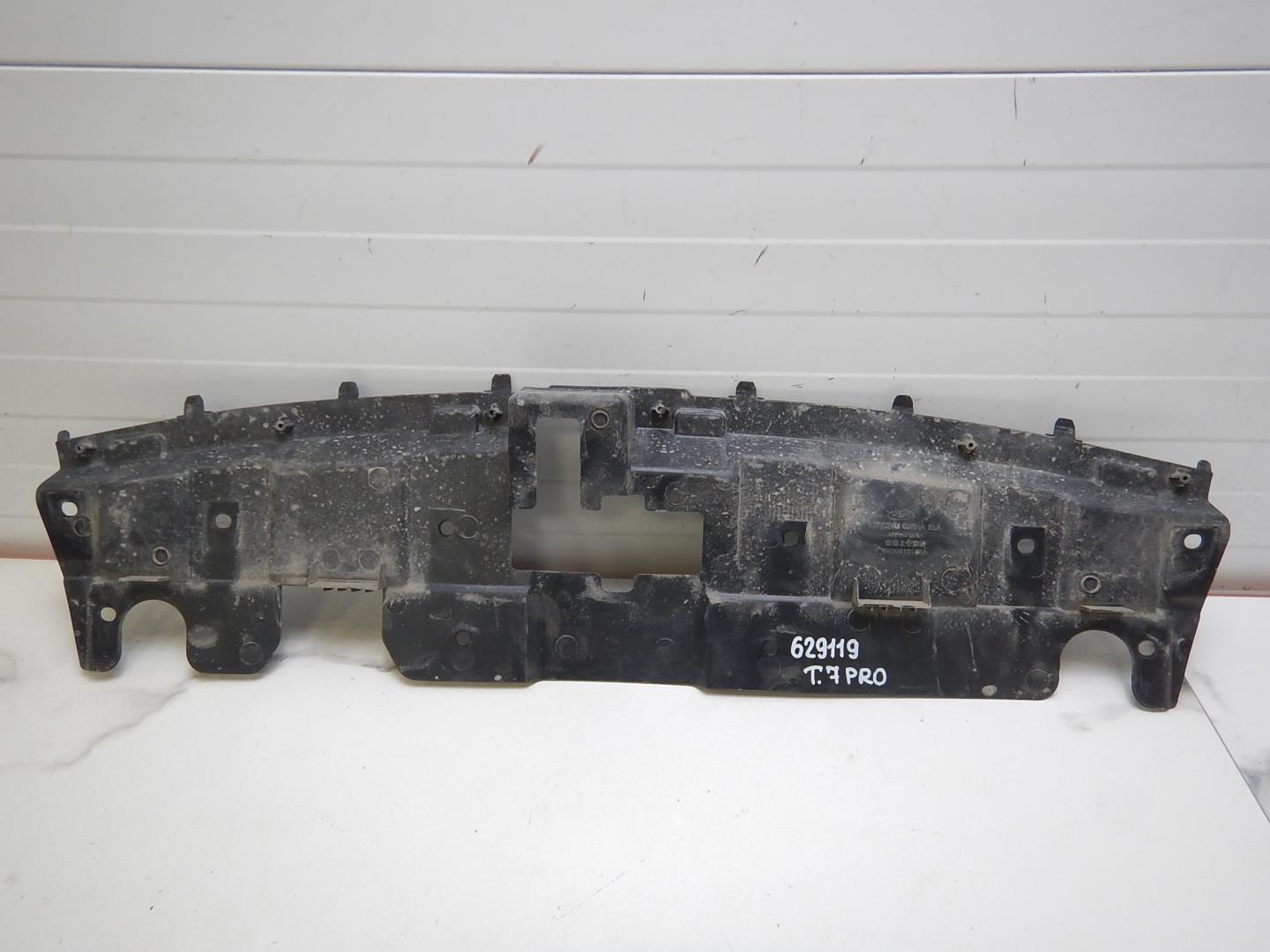 Кожух замка капота