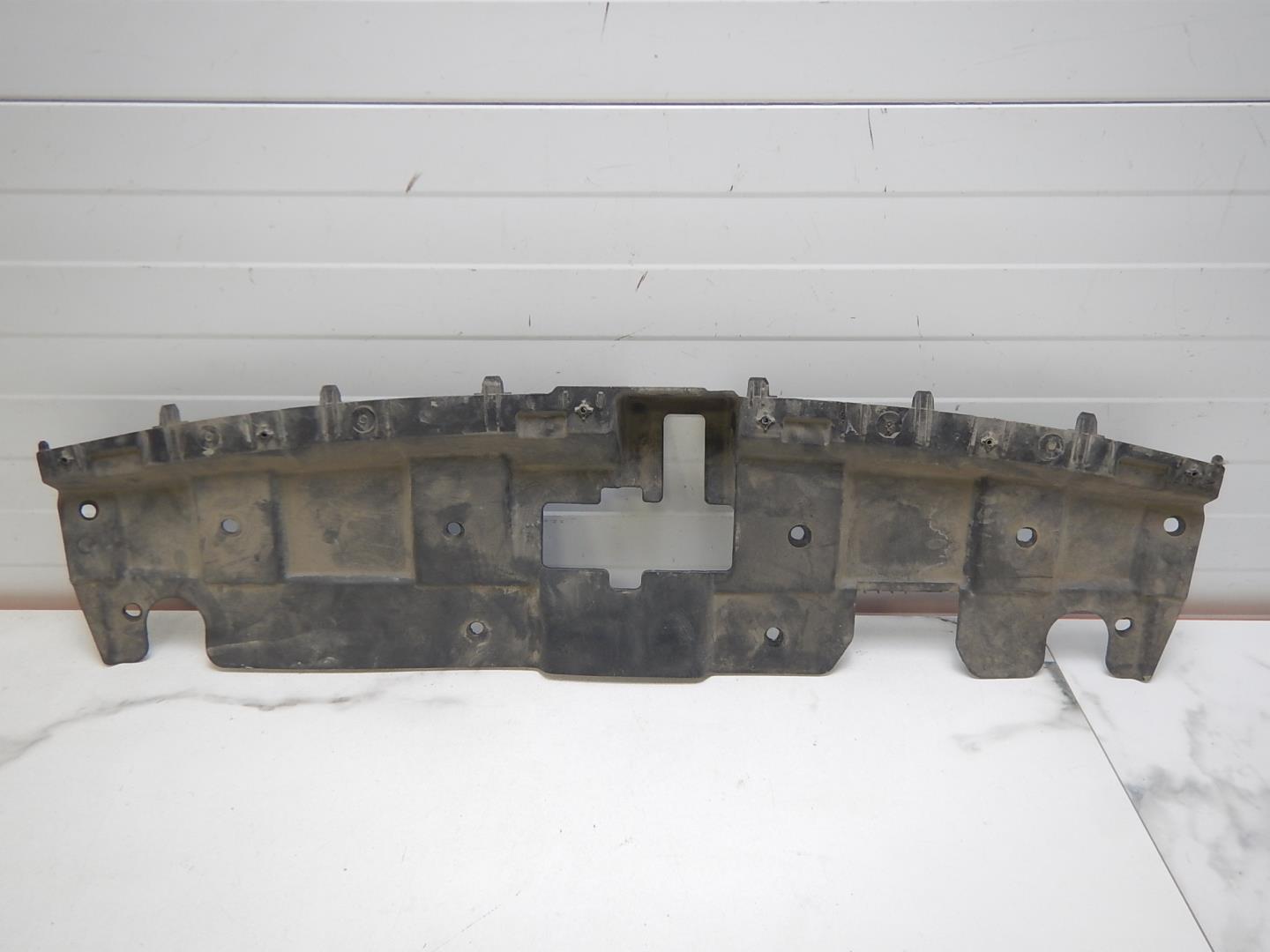 Кожух замка капота