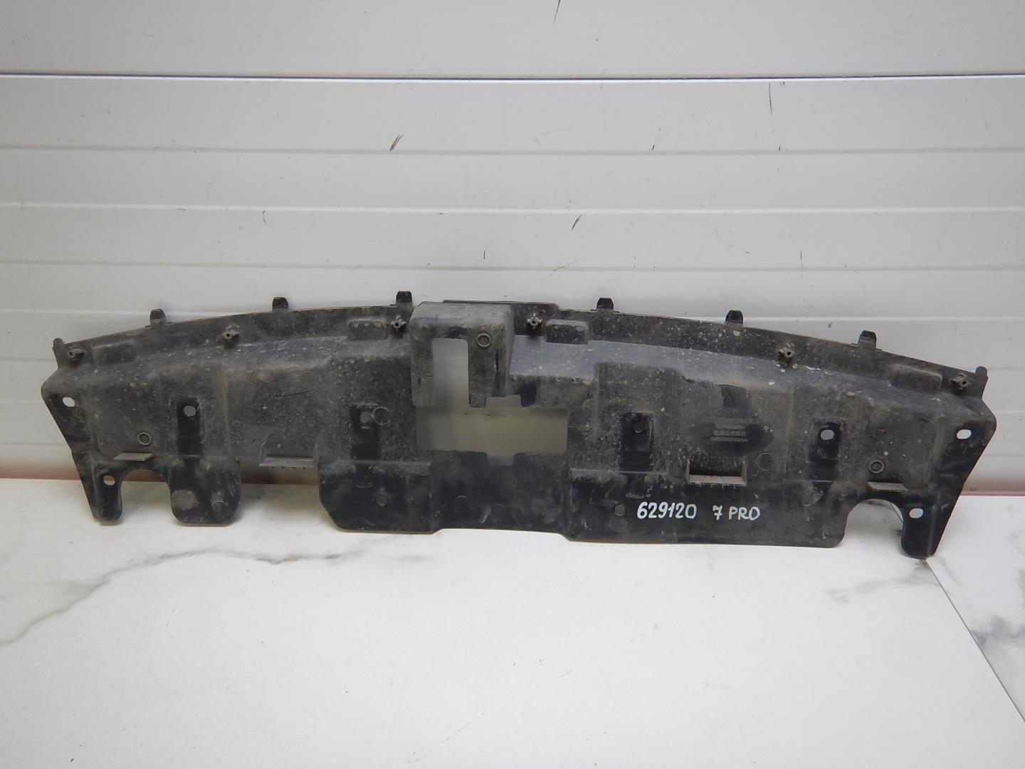 Кожух замка капота