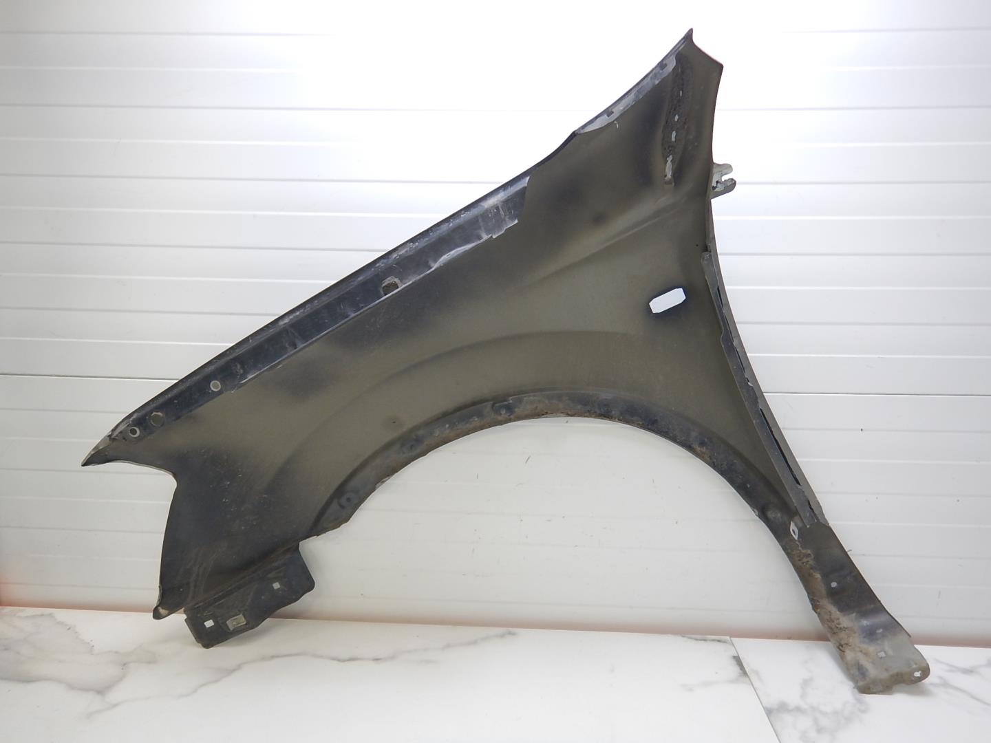 Крыло переднее правое