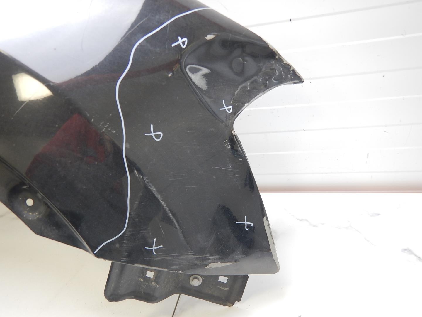 Крыло переднее правое