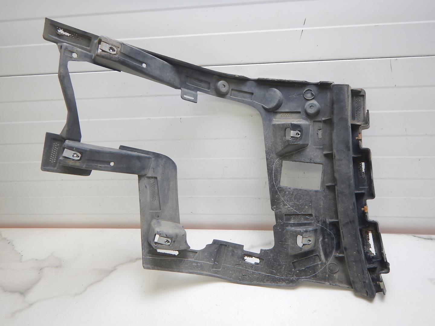 Кронштейн заднего бампера правый