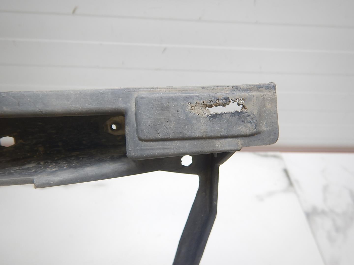 Кронштейн заднего бампера правый