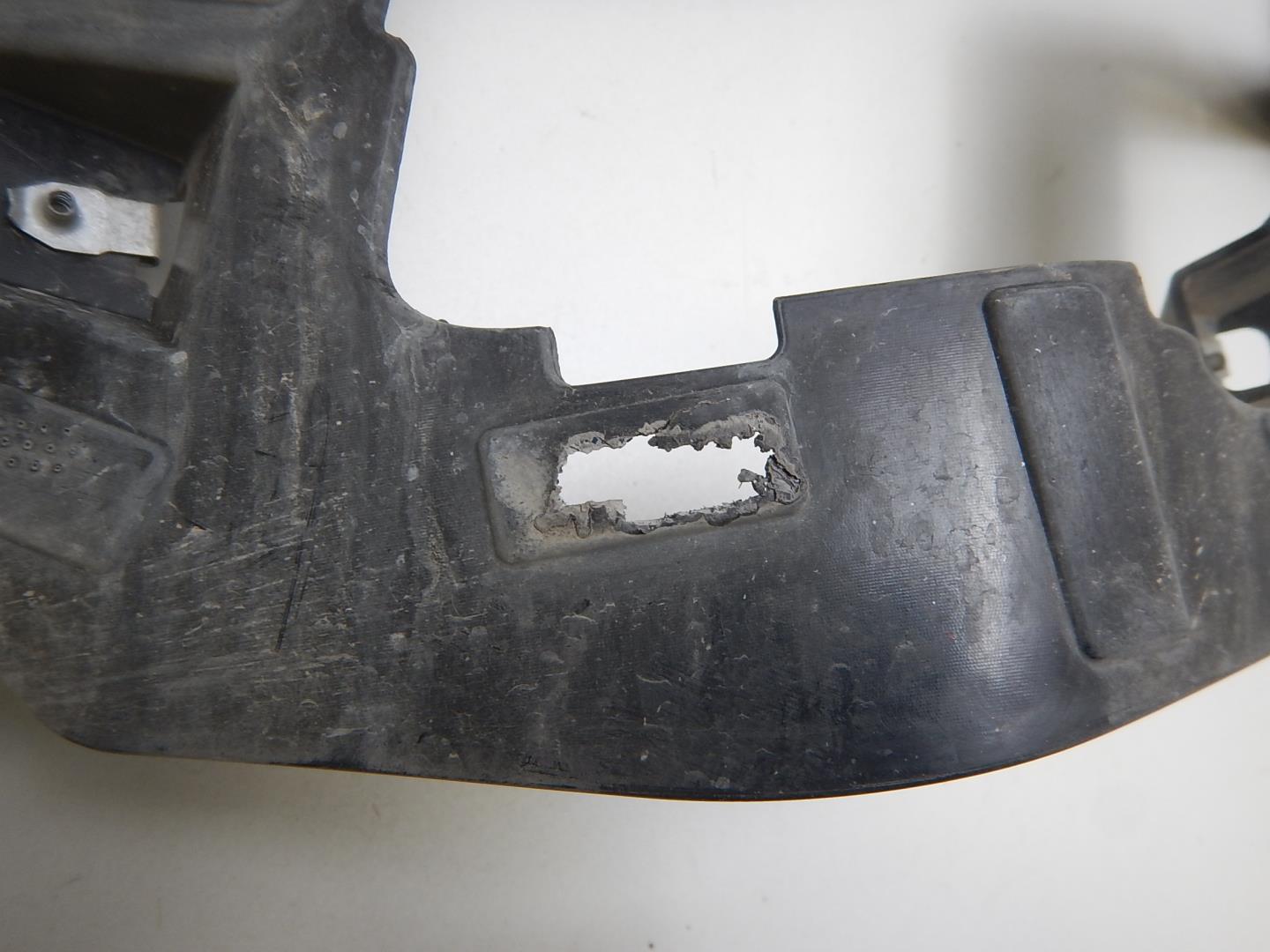 Кронштейн заднего бампера правый