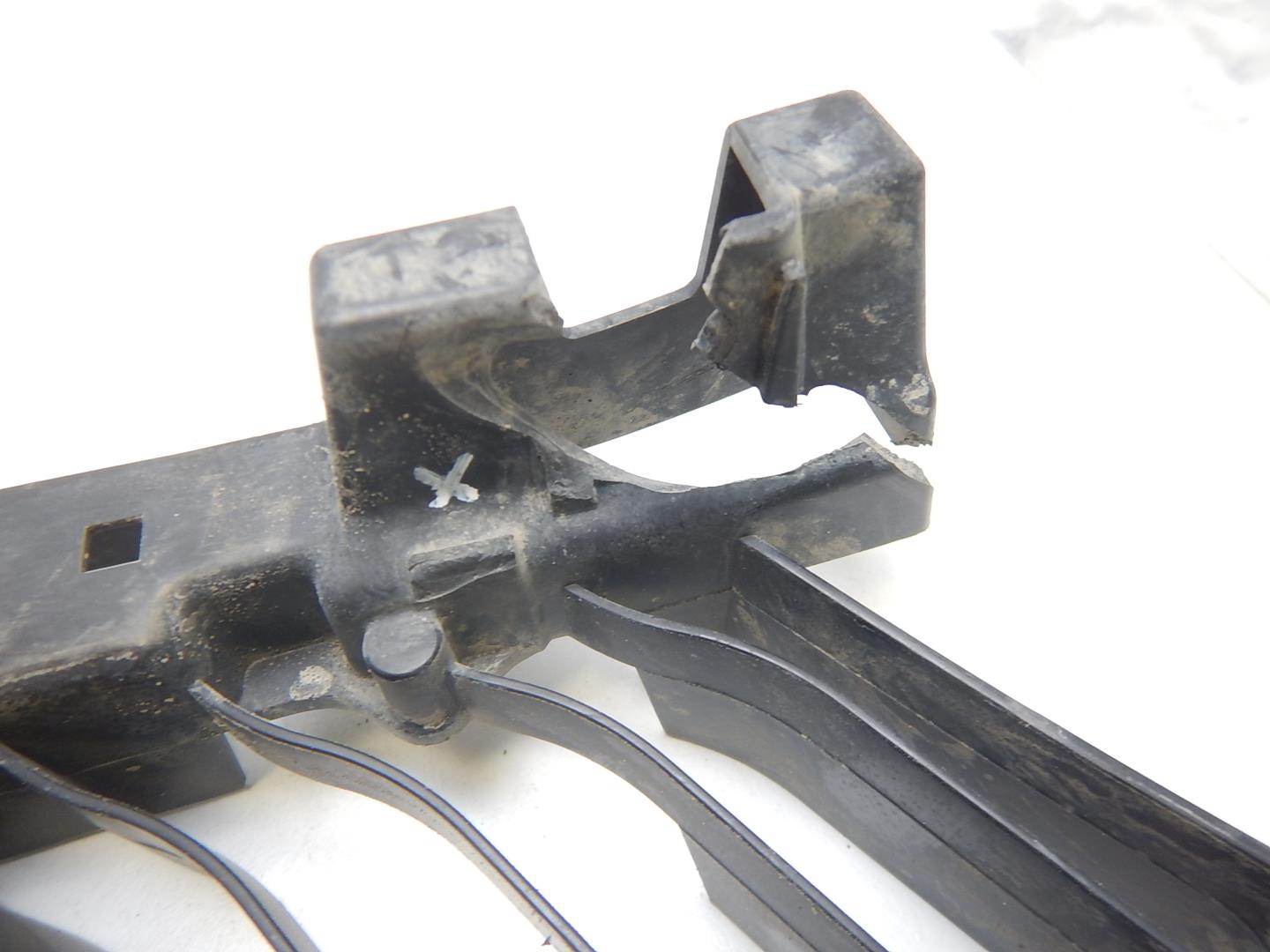 Кронштейн переднего бампера