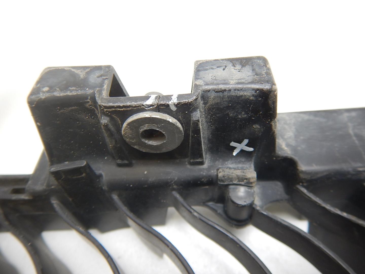 Кронштейн переднего бампера