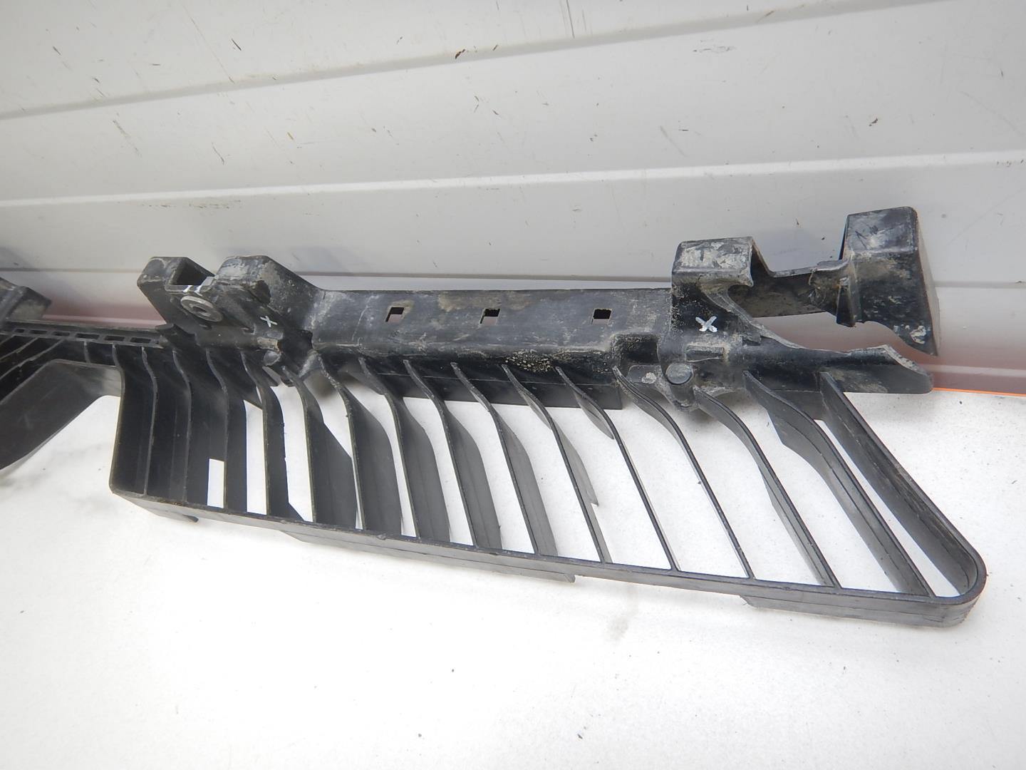 Кронштейн переднего бампера