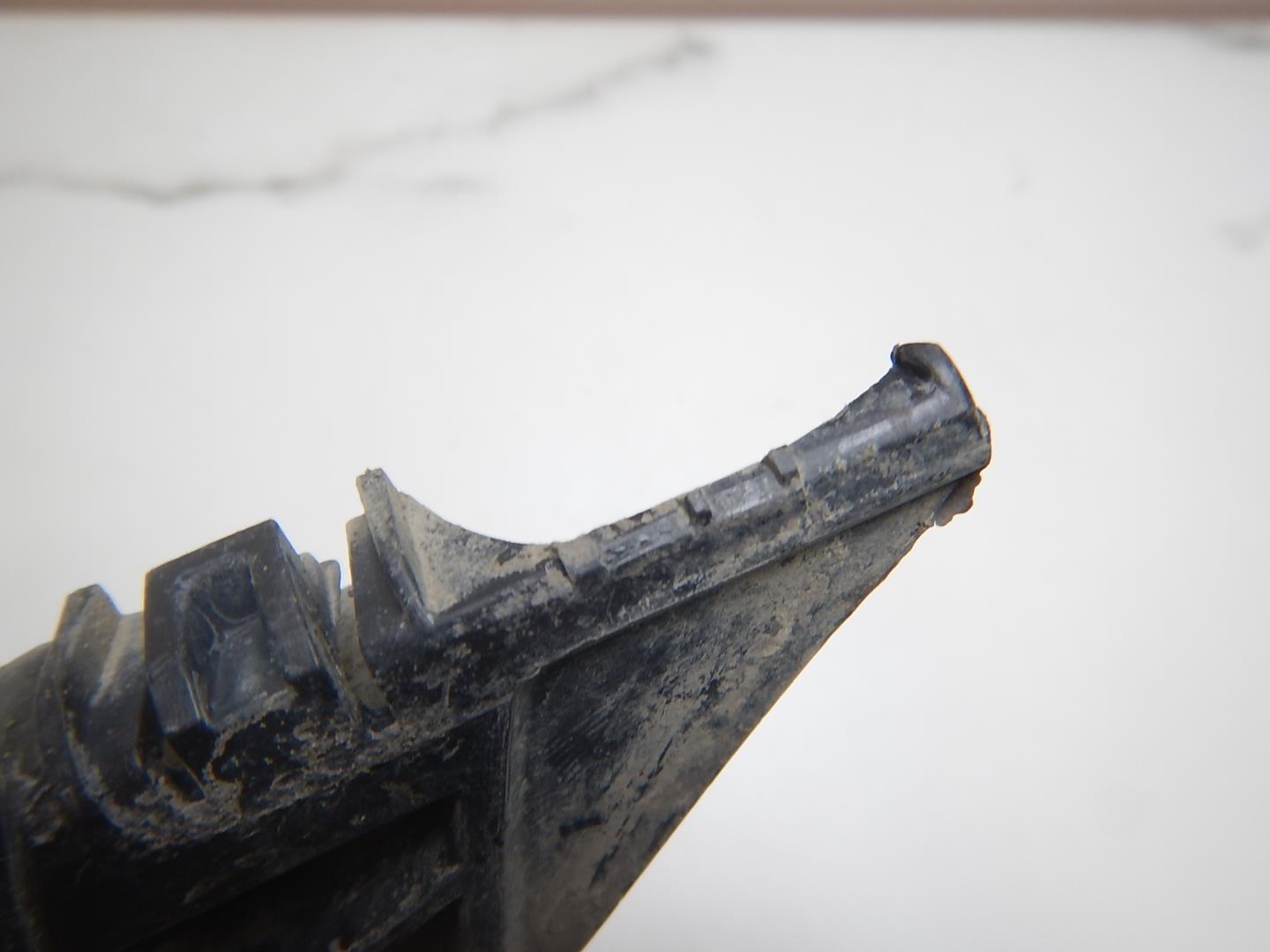 Кронштейн заднего бампера левый