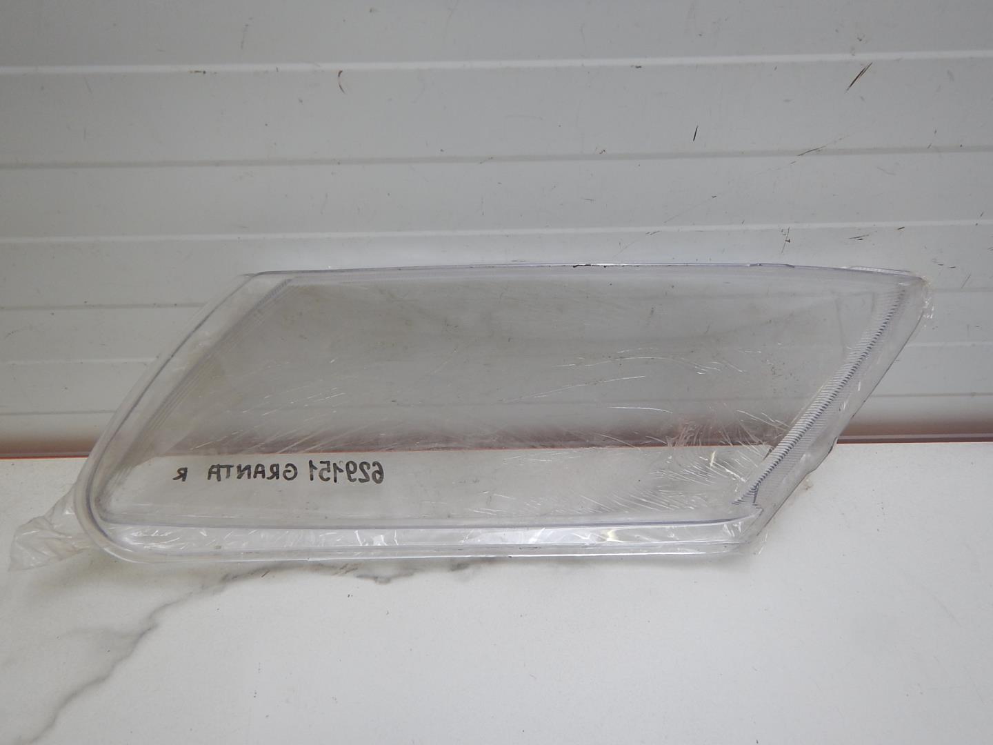 Стекло фары правой