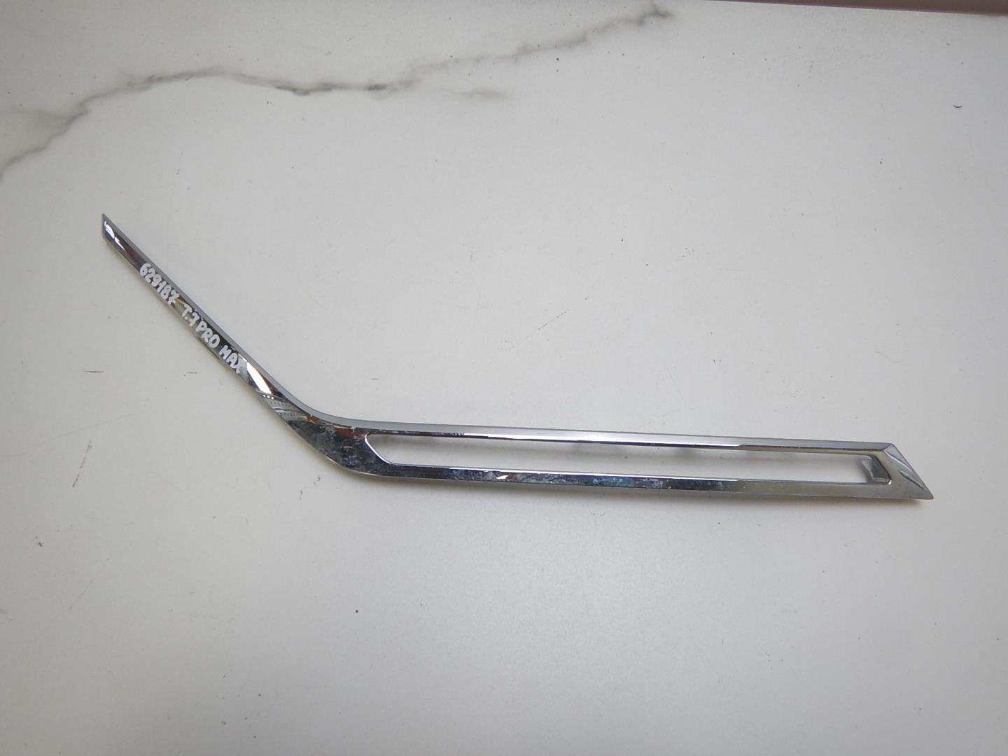 Молдинг переднего бампера правый