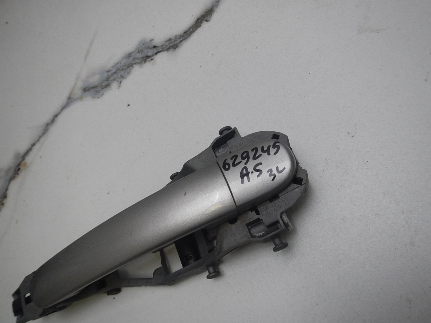 Ручка двери задней наружная левая