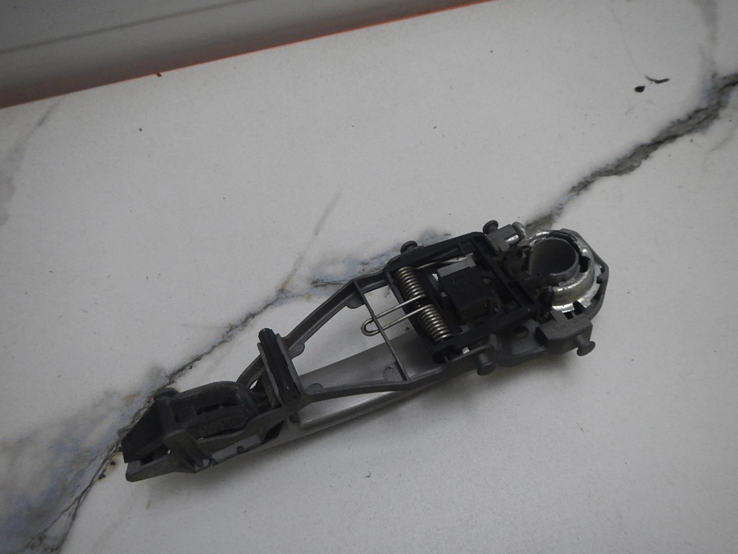 Ручка двери задней наружная левая