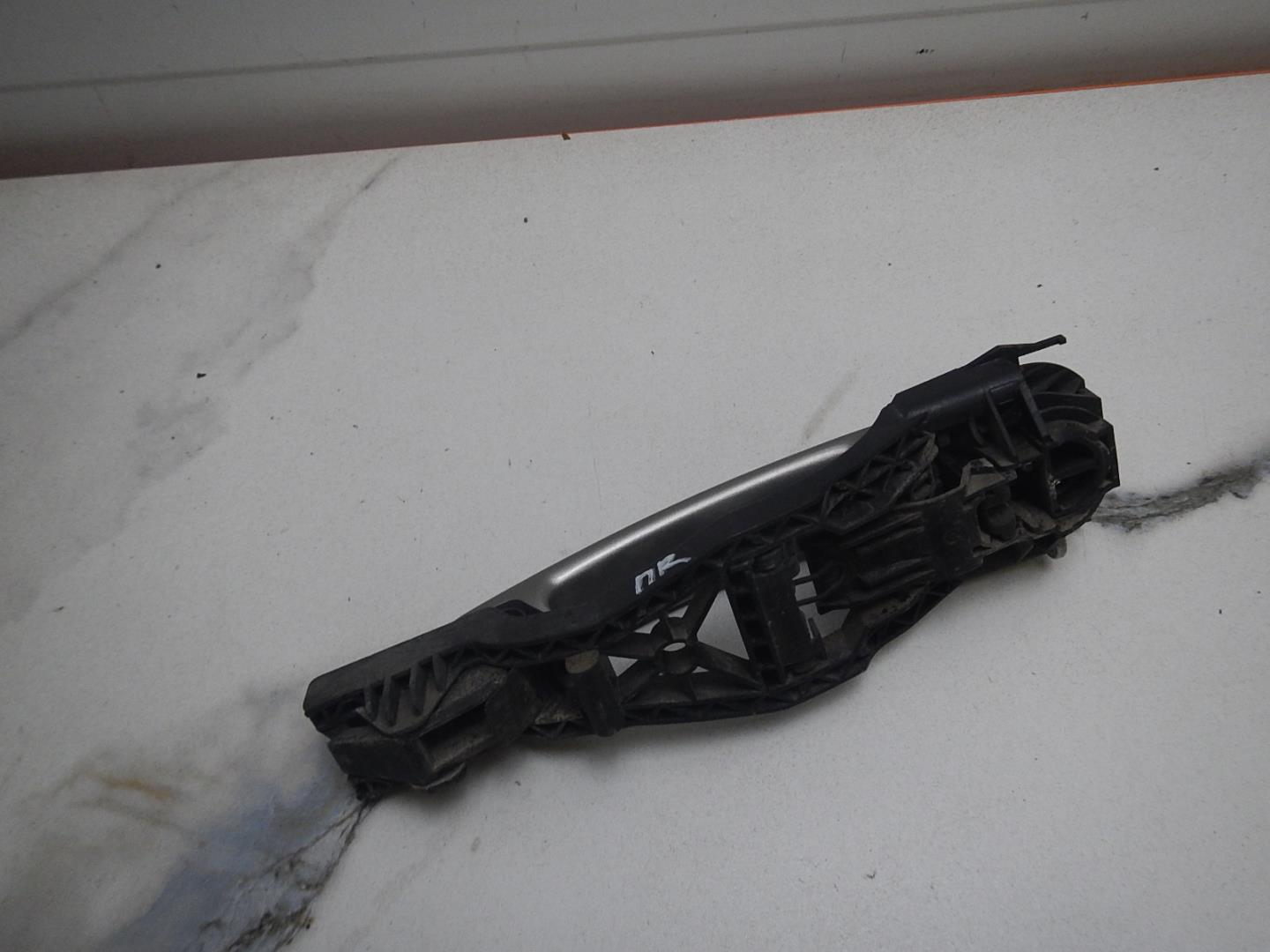 Ручка двери передней наружная правая