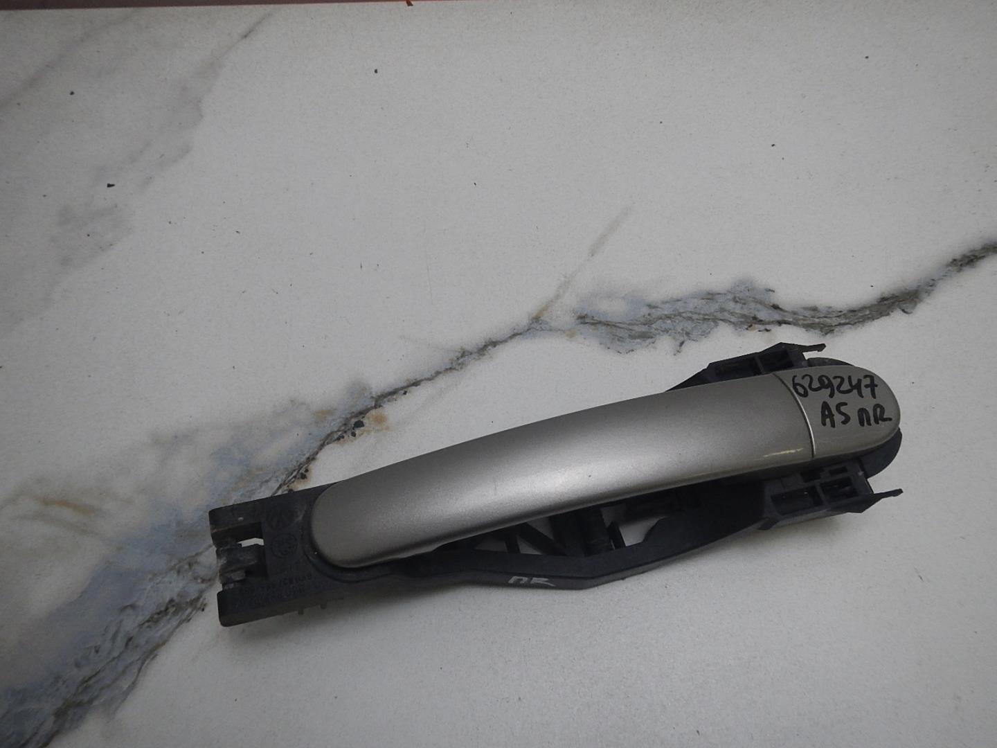 Ручка двери передней наружная правая