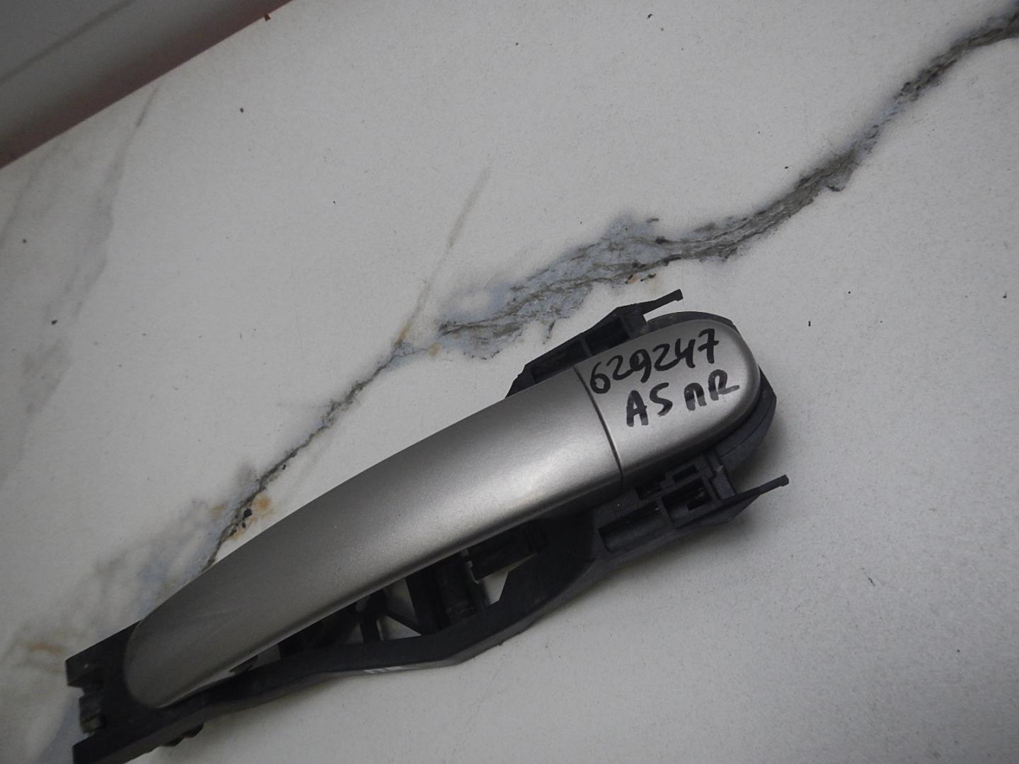 Ручка двери передней наружная правая