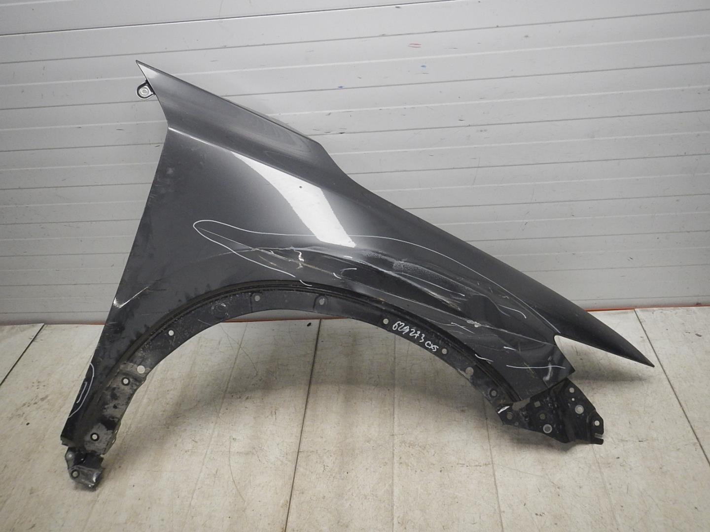 Крыло переднее правое