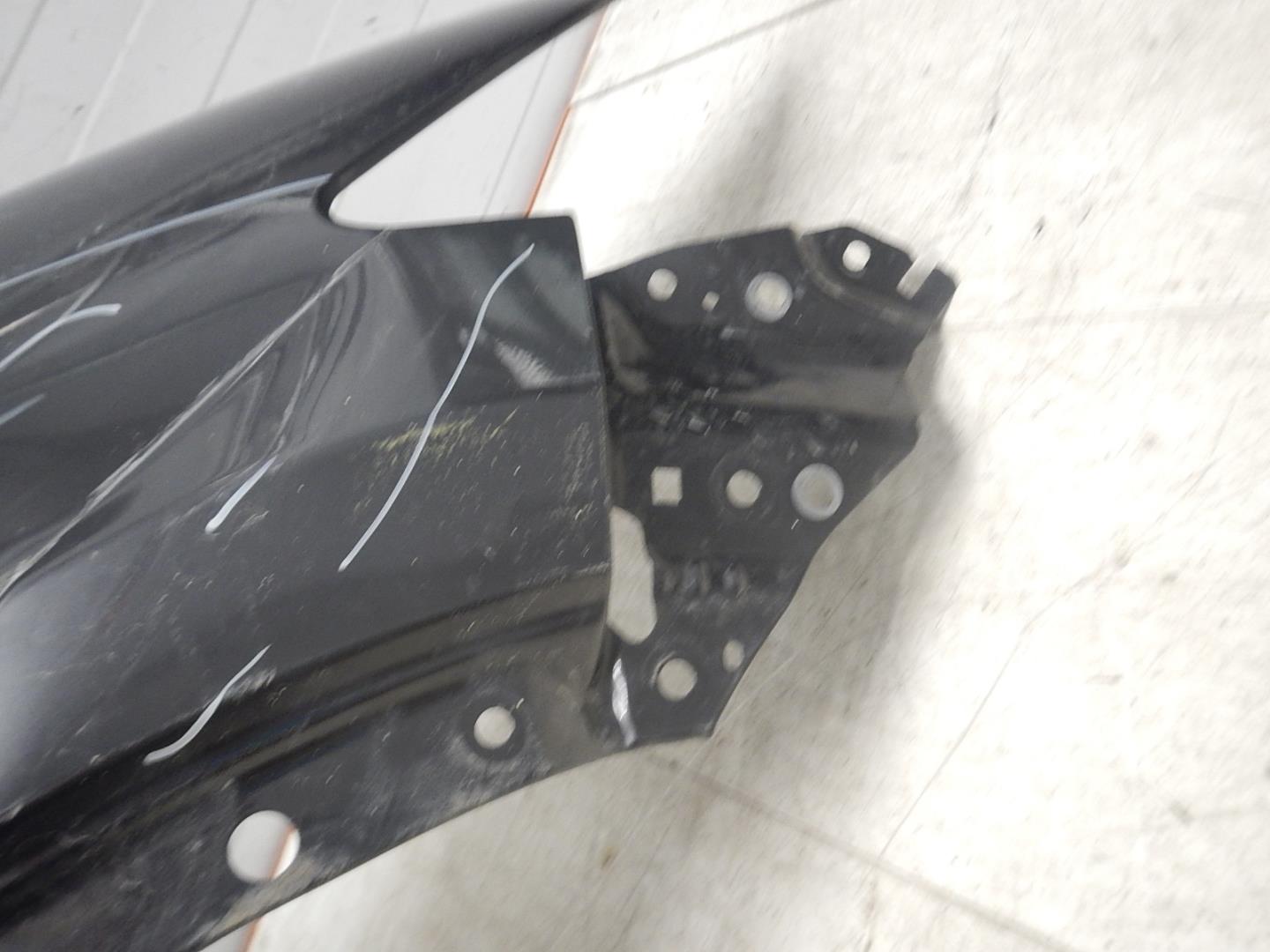 Крыло переднее правое