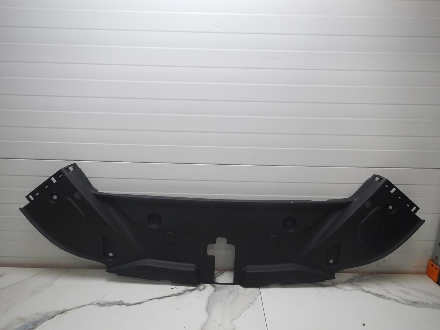 Кожух замка капота