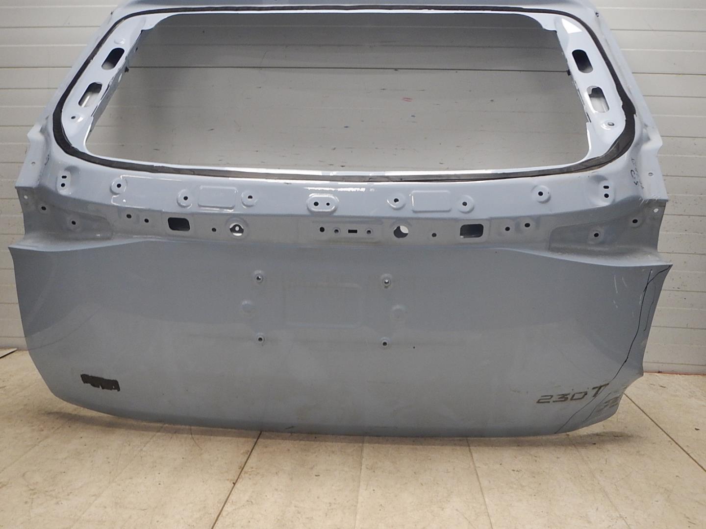 Дверь багажника