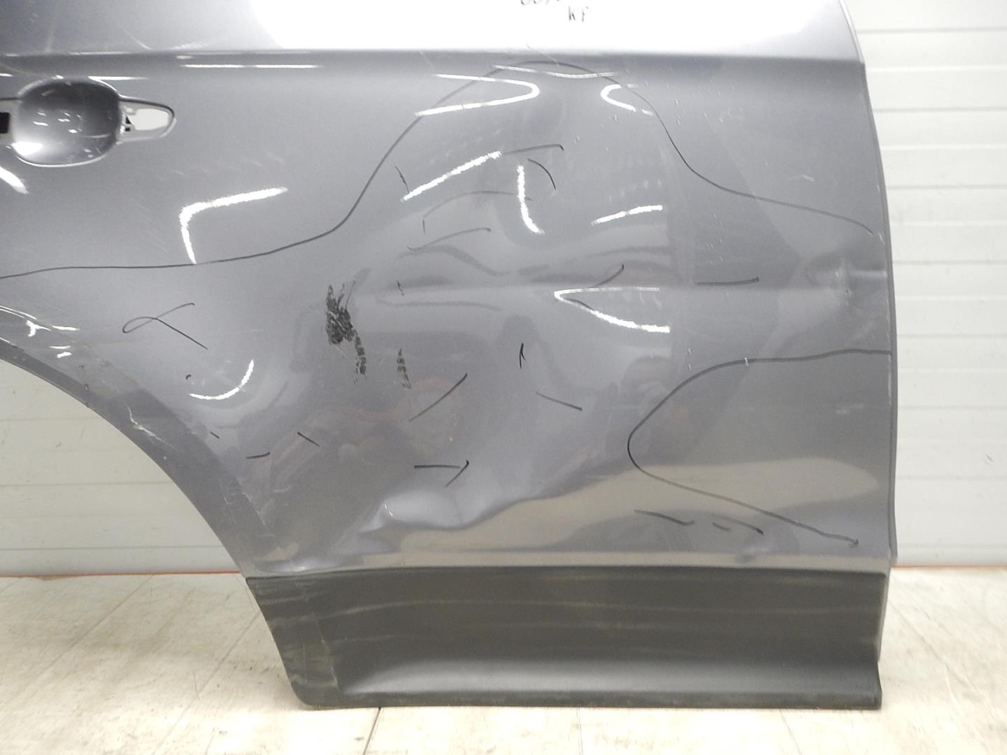 Дверь задняя правая