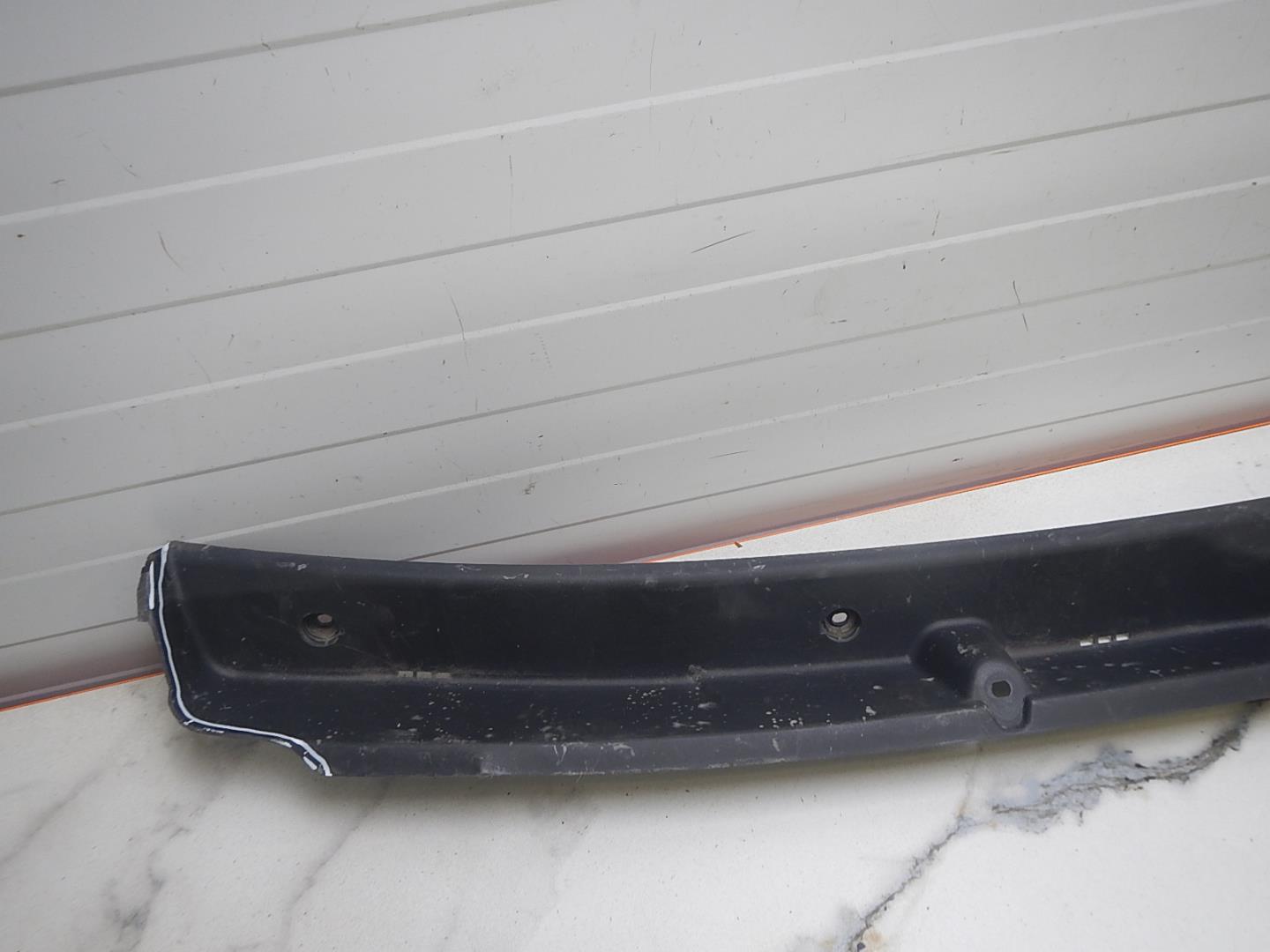 Решетка стеклоочистителей (Жабо)