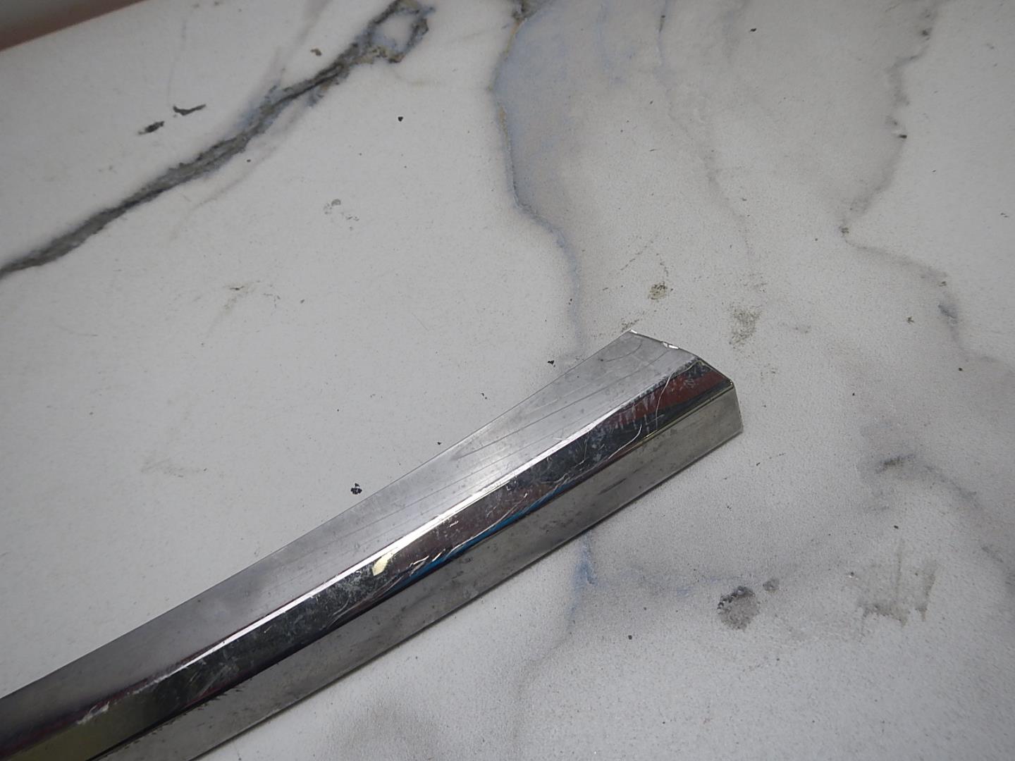 Молдинг переднего бампера правый