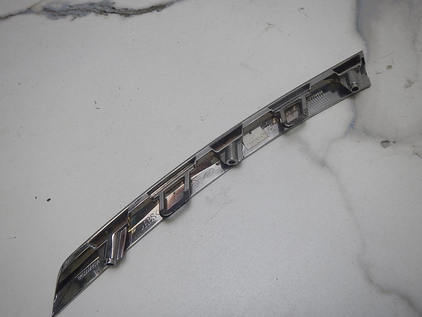 Молдинг переднего бампера правый