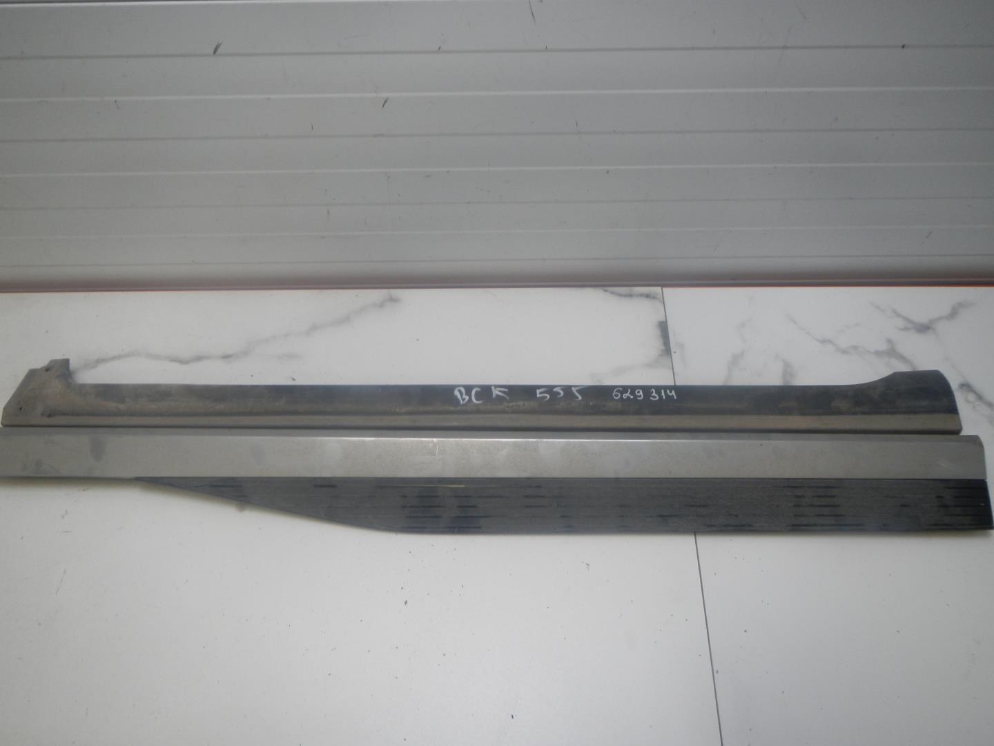 Молдинг передней левой двери